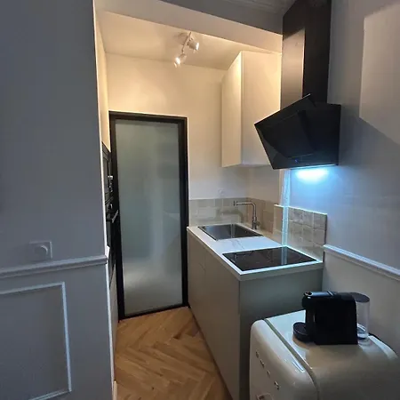 Flat In Heart Of Apartment *