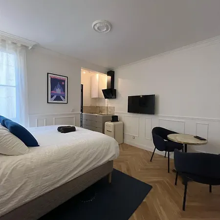 Flat In Heart Of Apartment