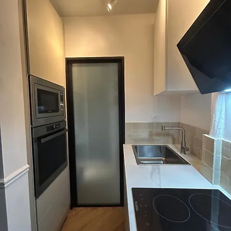 Flat In Heart Of Apartment *