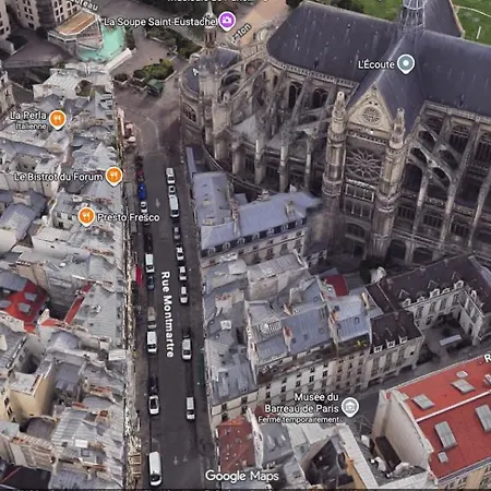 Flat In Heart Of פריז