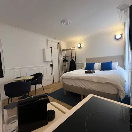 Flat In Heart Of Париж